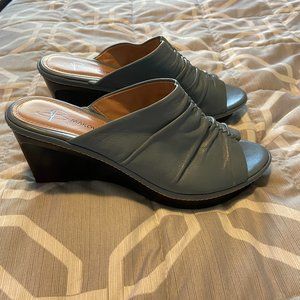 Bruce Makowsky Blue Leather Mule, Size 9.5, Like New